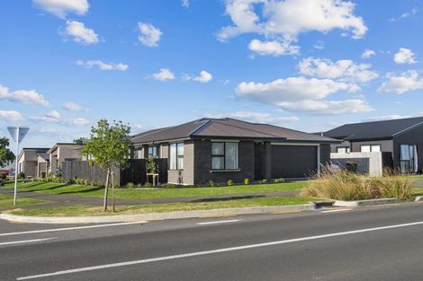 Photo of property in 1 Poutawa Lane, Clarks Beach, 2122