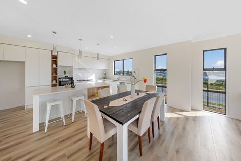 Photo of property in 2 Frazen Avenue, Papakura, 2110