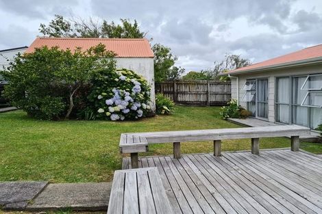 Photo of property in 4/23 Luckens Road, West Harbour, Auckland, 0618