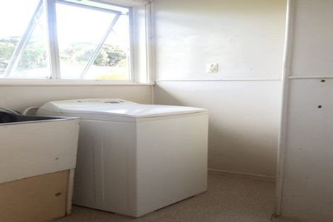 Photo of property in 115 Farquhar Road, Glendene, Auckland, 0602