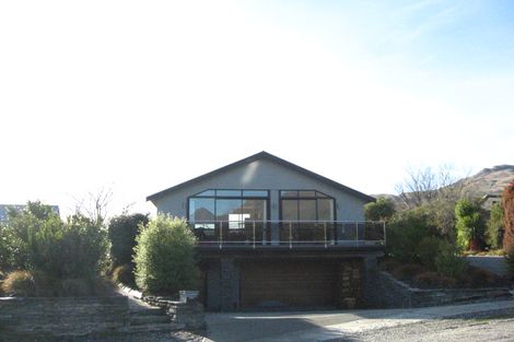 Photo of property in 2 Redwood Court, Kelvin Heights, Queenstown, 9300