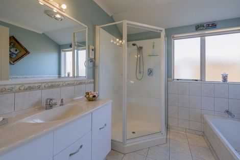 Photo of property in 16 Harry Shaw Way, Raumati South, Paraparaumu, 5032