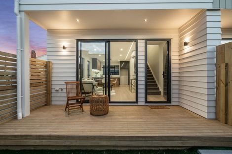 Photo of property in 7/16 Binsted Road, New Lynn, Auckland, 0600