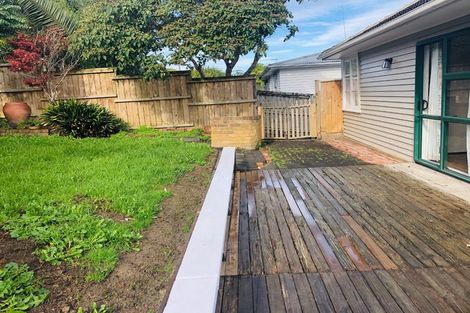 Photo of property in 25 William Souter Street, Forrest Hill, Auckland, 0620