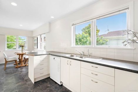 Photo of property in 36 Tupaki Place, Pakuranga Heights, Auckland, 2010