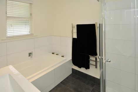 Photo of property in 61 Peach Road, Glenfield, Auckland, 0629