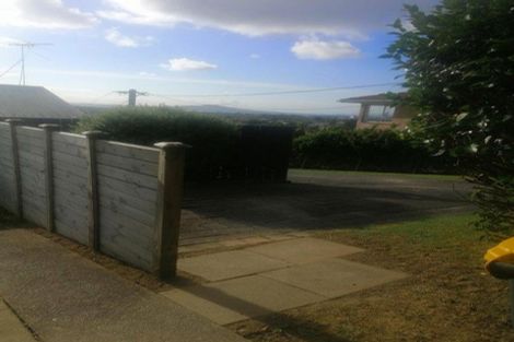 Photo of property in 1/613 Glenfield Road, Totara Vale, Auckland, 0629