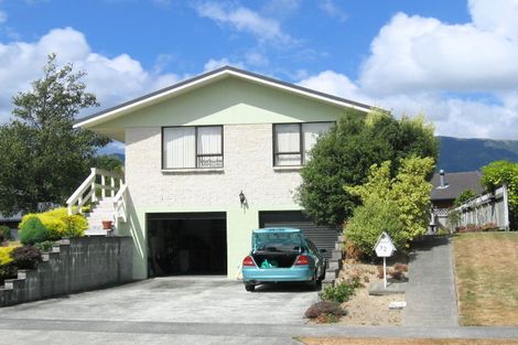 Photo of property in 32 Clearwater Terrace, Brown Owl, Upper Hutt, 5018