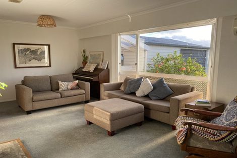 Photo of property in 3 Del Mar Place, Merrilands, New Plymouth, 4312