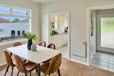 Photo of property in 134 Nevay Road, Karaka Bays, Wellington, 6022