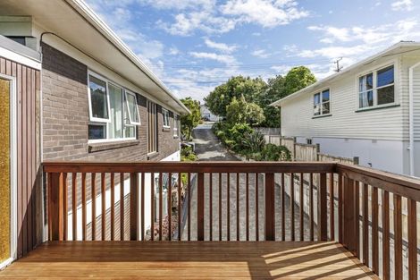 Photo of property in 2/22 Peach Road, Glenfield, Auckland, 0629