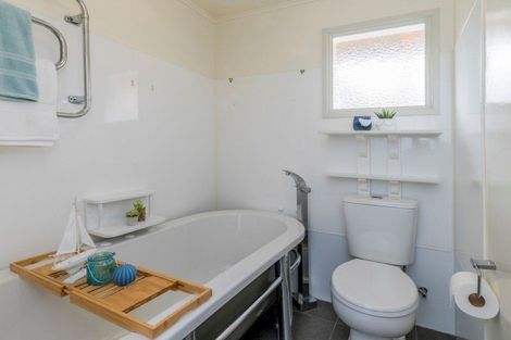 Photo of property in 2 Barclay Grove, Hokio Beach, Levin, 5571