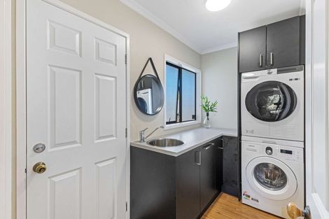 Photo of property in 58 Karina Road, Merrilands, New Plymouth, 4312