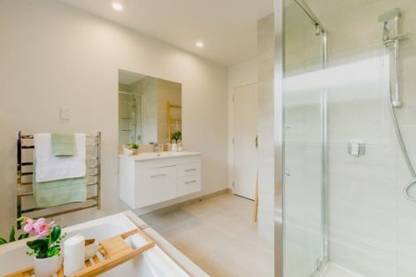 Photo of property in 50 Dale Road, Raumati South, Paraparaumu, 5032