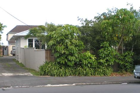 Photo of property in 1/130 Onewa Road, Northcote, Auckland, 0627