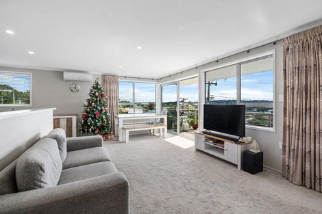 Photo of property in 1 Tindalls Bay Road, Tindalls Beach, Whangaparaoa, 0930