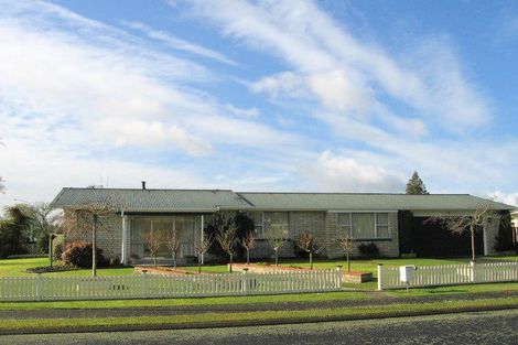 Photo of property in 1 Fiona Place, Dinsdale, Hamilton, 3204