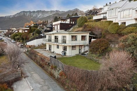 Photo of property in 28 Earnslaw Terrace, Queenstown, 9300