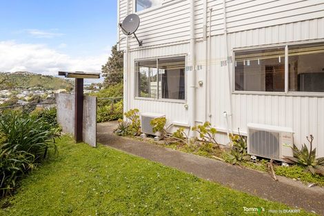 Photo of property in 2/5 Wye Street, Island Bay, Wellington, 6023