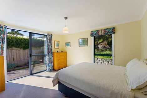Photo of property in 17 Hona Street, Waikanae Beach, Waikanae, 5036