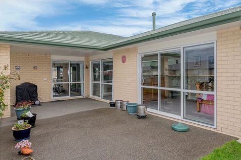 Photo of property in 2 Bridford Way, Paraparaumu, 5032