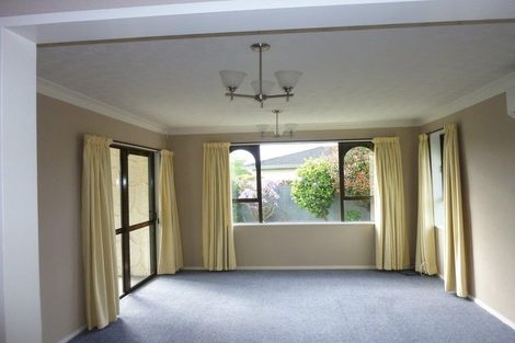 Photo of property in 27 Te Maru Place, Redwood, Christchurch, 8051