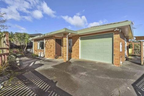 Photo of property in 1 Marbella Drive, Massey, Auckland, 0614