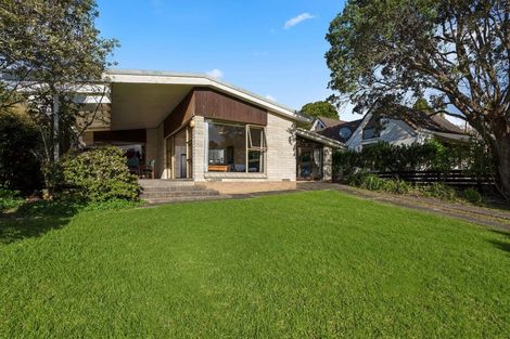 Photo of property in 7 Du Fresne Place, Russell, 0202