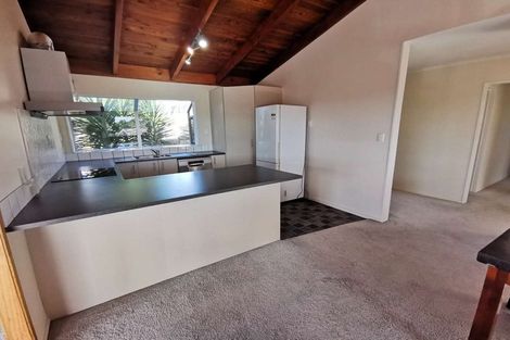 Photo of property in 21 Raelene Place, Massey, Auckland, 0614