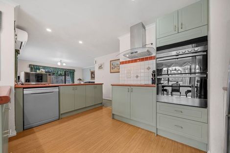 Photo of property in 5 Figtree Terrace, Goodwood Heights, Auckland, 2105