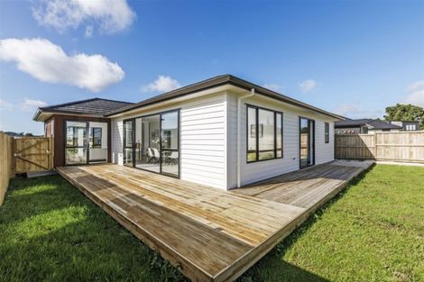 Photo of property in 11 Len Ireland Drive, Kumeu, 0810