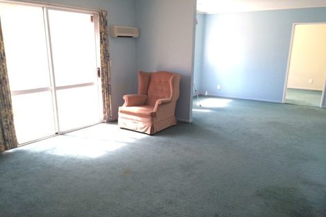 Photo of property in 2/50 Chartwell Avenue, Glenfield, Auckland, 0629