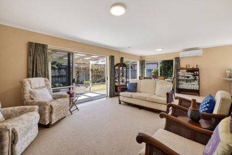 Photo of property in 4 Mcleod Place, Papamoa Beach, Papamoa, 3118