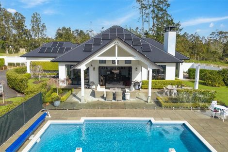 Photo of property in 80 Station Road, Kumeu, 0891