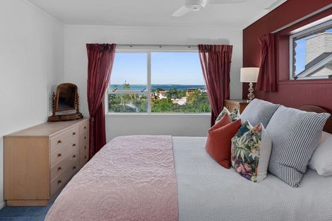 Photo of property in 98 Hebron Road, Waiake, Auckland, 0630