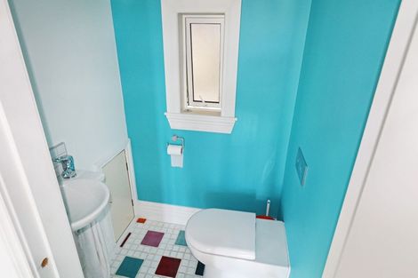 Photo of property in 242 Sutherland Road, Lyall Bay, Wellington, 6022