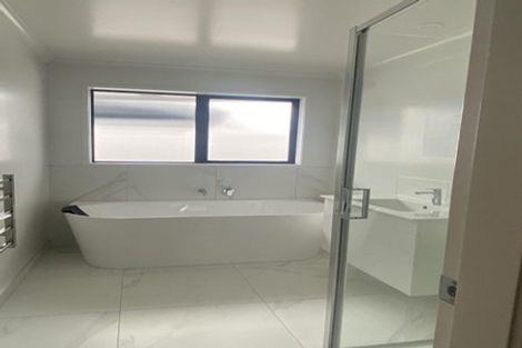 Photo of property in 24 Te Piriti Road, One Tree Point, 0118