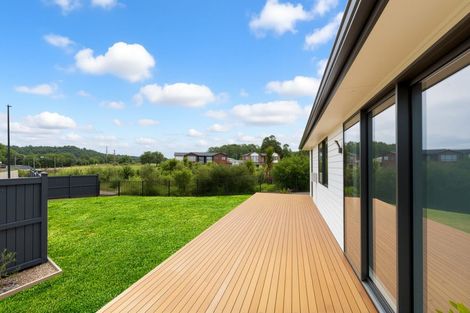 Photo of property in 7 Kiokio Place, Swanson, Auckland, 0614