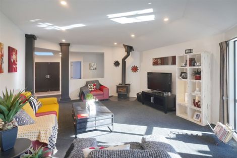 Photo of property in 2 The Stables, Woodend, 7610