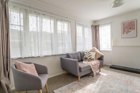 Photo of property in 22 Findlay Street, Tawa, Wellington, 5028