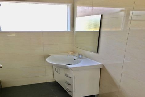 Photo of property in 3 Trinidad Road, Sunnynook, Auckland, 0620