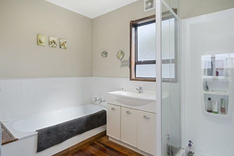 Photo of property in 9 Salford Street, Newlands, Wellington, 6037