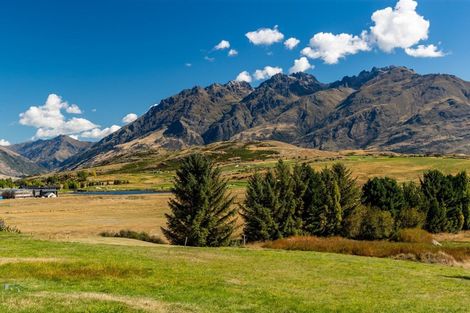 Photo of property in 28 Cunninghams Drive, Jacks Point, Queenstown, 9371