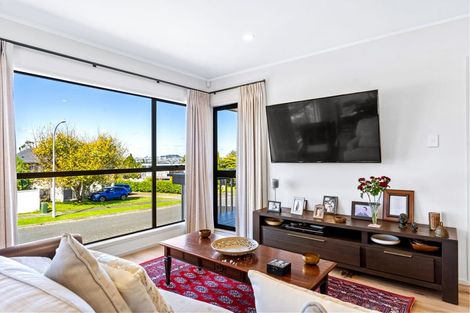 Photo of property in 20 Chatswood Grove, Chatswood, Auckland, 0626