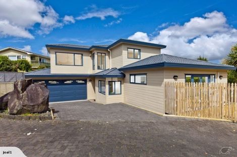 Photo of property in 2/368 East Coast Road, Sunnynook, Auckland, 0630