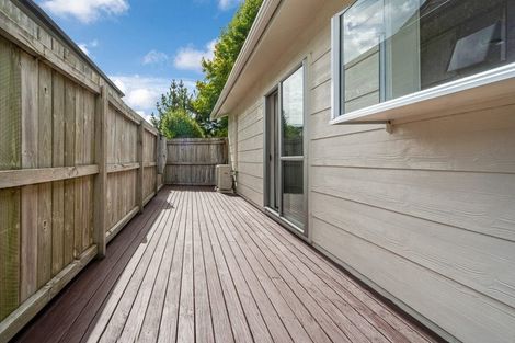 Photo of property in 38 Deverell Place, Northcross, Auckland, 0632
