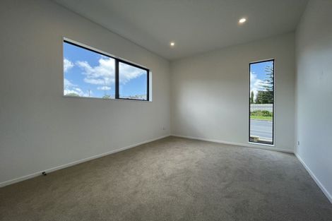 Photo of property in 1/11 Oteha Valley Road, Northcross, Auckland, 0632