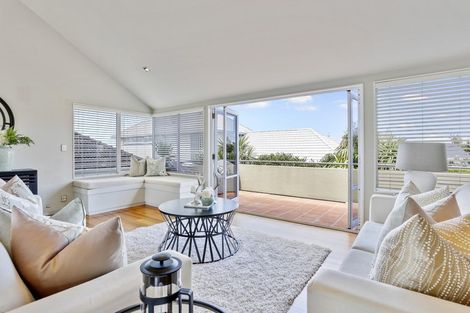 Photo of property in 2/43 Princes Street, Northcote Point, Auckland, 0627