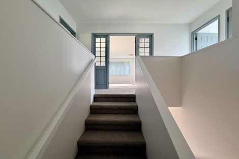 Photo of property in 2/30 Princes Street, Northcote Point, Auckland, 0627