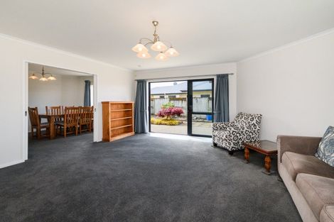 Photo of property in 5 Daniel Place, Kelvin Grove, Palmerston North, 4414